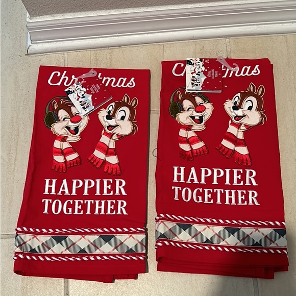 Disney’s chip and dale holiday towels from Walts Holiday Lodge - Picture 1 of 9